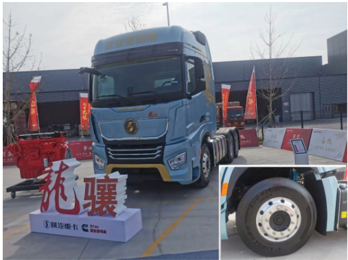 陜汽重卡和西安康明斯發(fā)布的龍驤6×4牽引車，就提出了解決這一問題創(chuàng)新解決的方案。