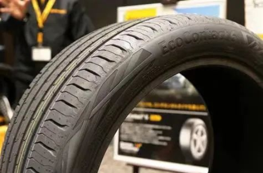 這批輪胎是奔馳的原廠胎，規(guī)格為205/55 R17 91W