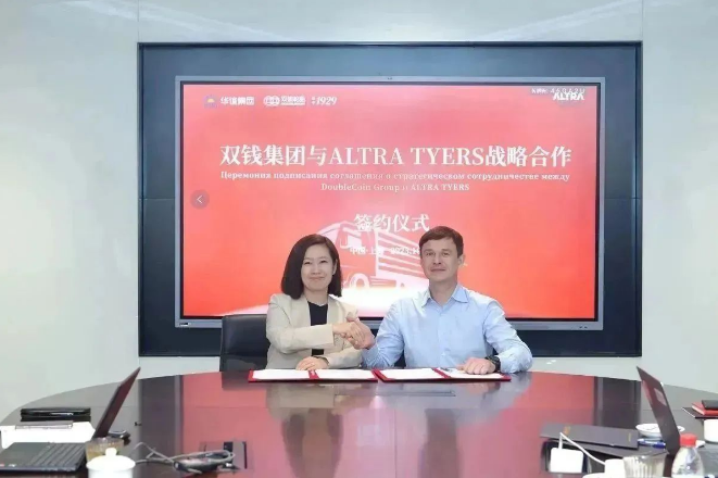 為拓寬市場輻射范圍，日前，雙錢輪胎集團有限公司與ALTRA TYRES公司舉行戰(zhàn)略合作簽約儀式。該合作將深化雙錢在哈薩克斯坦地區(qū)TBR(卡客車輪胎)、PCR(乘用車輪胎)、OTR(工程機械輪胎)全系列輪胎的銷售，同時包括海外倉儲等項目，為雙錢公司開拓中亞市場帶來新機遇。